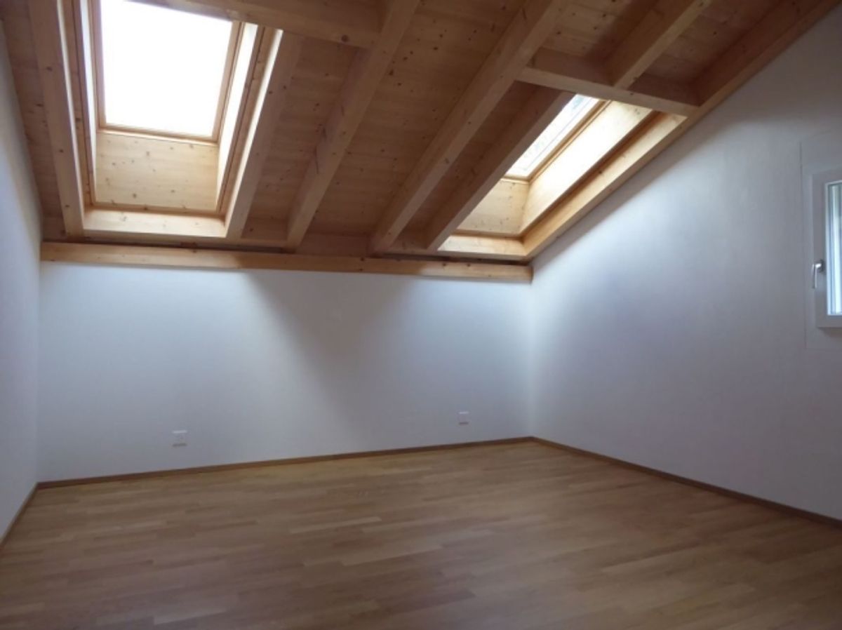moderne 4 1/2-Zimmer-Dachwohnung mit Holzofen und Balkon - 3