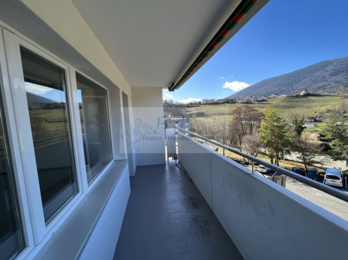 3.5 Zimmerwohnung mit schöner Aussicht auf Boudry - 2