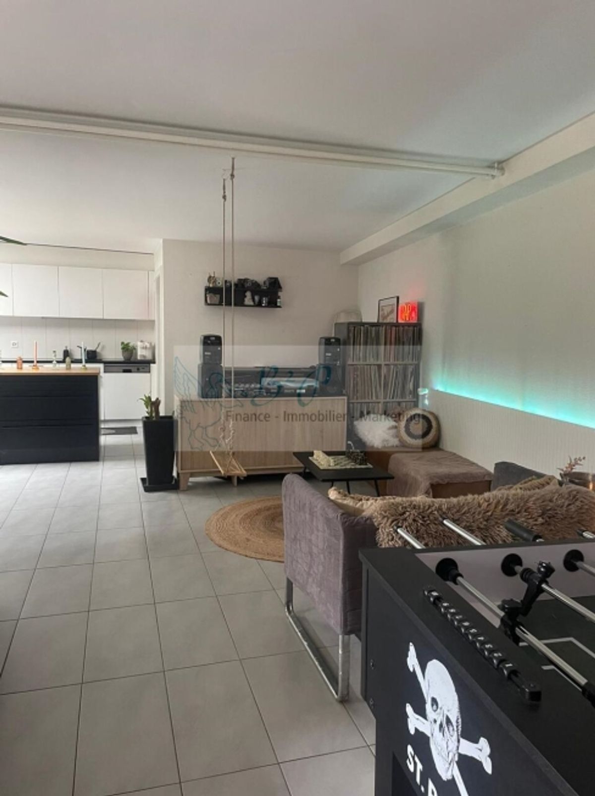 Grosses 2.5-Zimmer-Apartment mit privatem Garten - 1