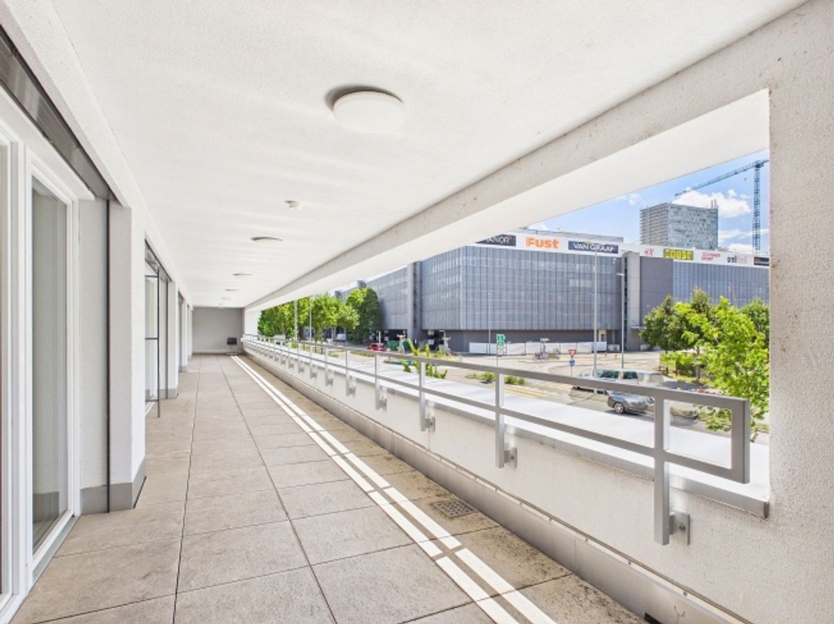 Modern ausgebaute Bürofläche mit Terrasse - 11