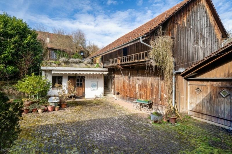 Bauland in Brütten mit historischem Bauernhaus und Entwicklungspotenzial - 2