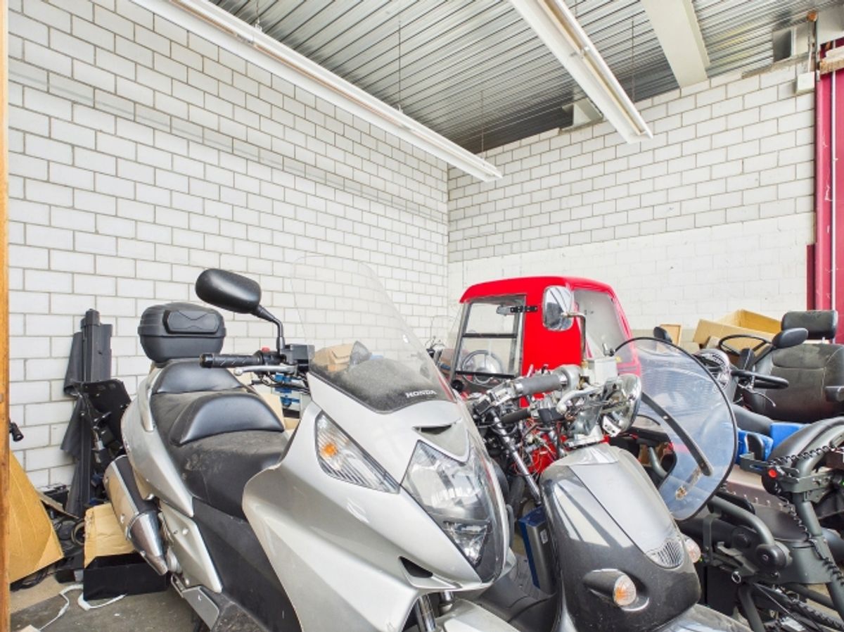 Halle mit 4 Räumen (ca. 350 m²) - ideal als Garage/Werkstatt in Rafz - 5