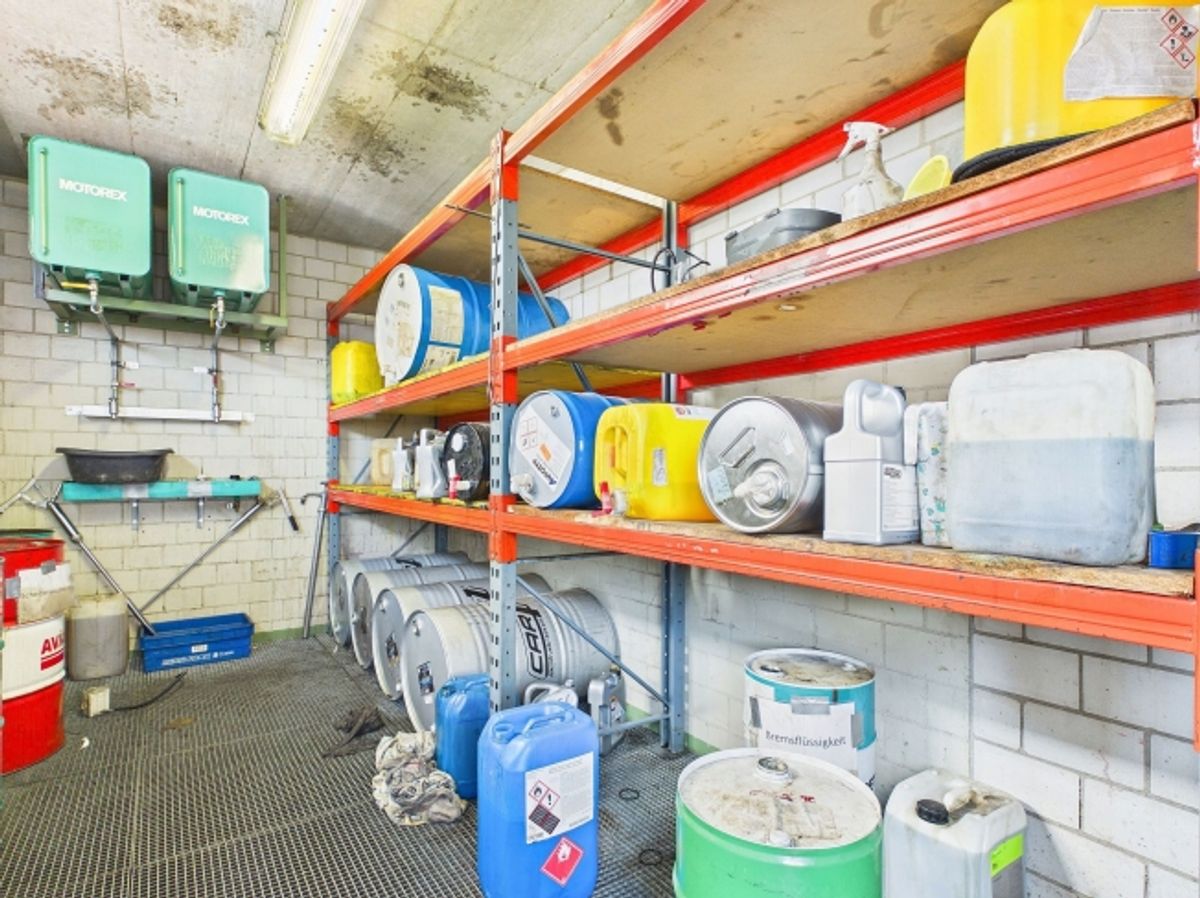 Halle mit 4 Räumen (ca. 350 m²) - ideal als Garage/Werkstatt in Rafz - 7