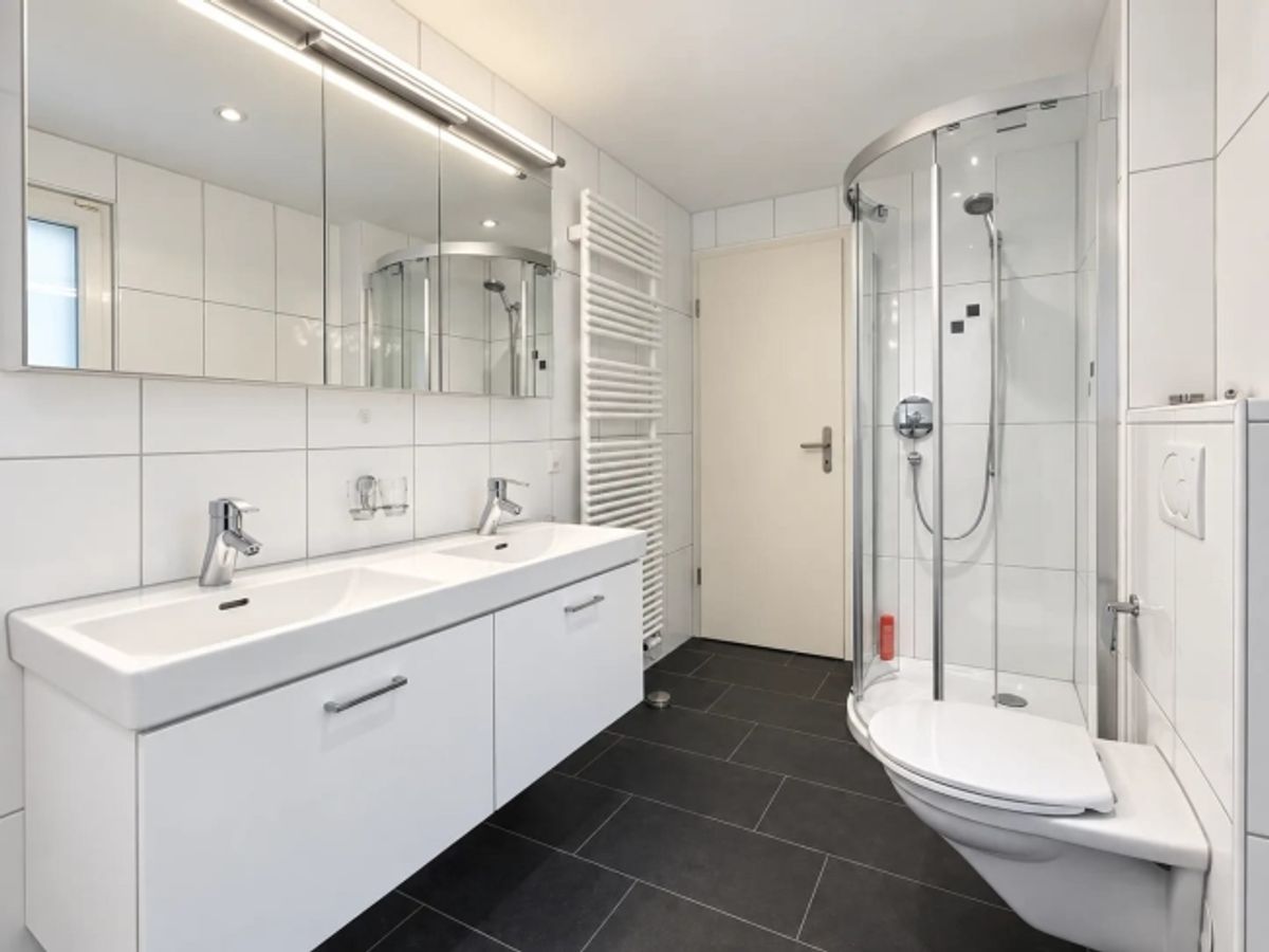 Grosszügiges Einfamilienhaus mit Pool und Garten in Füllinsdorf - 7