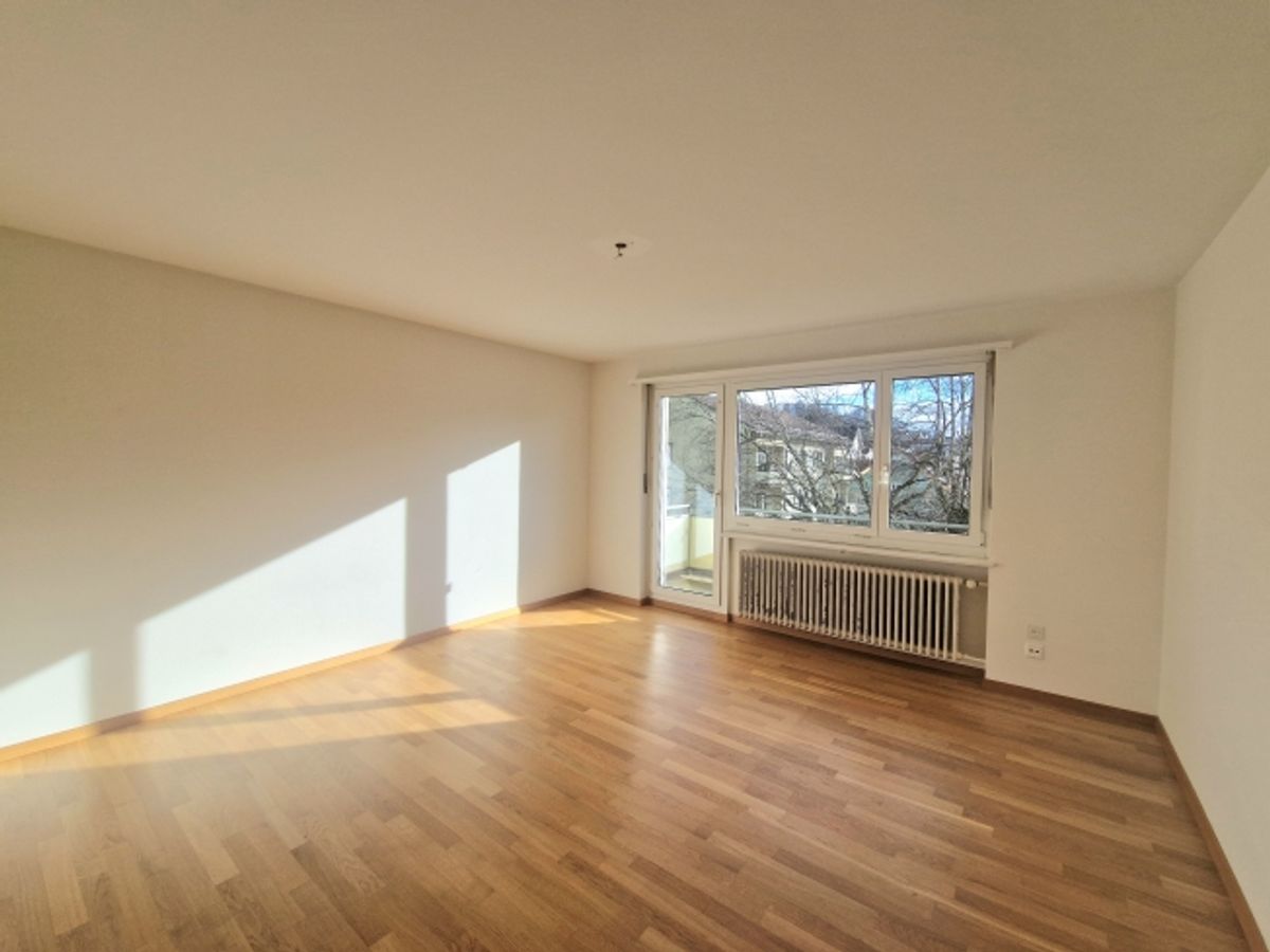 Helle 3.5 Zimmerwohnung an naturnaher Lage - 1
