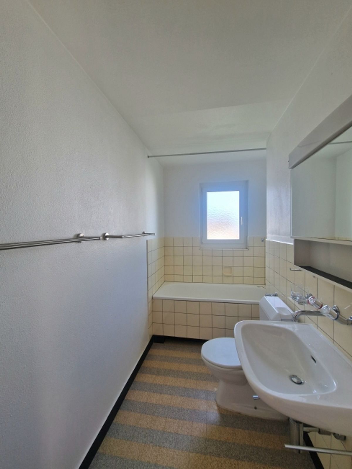 Helle 3.5 Zimmerwohnung an naturnaher Lage - 2