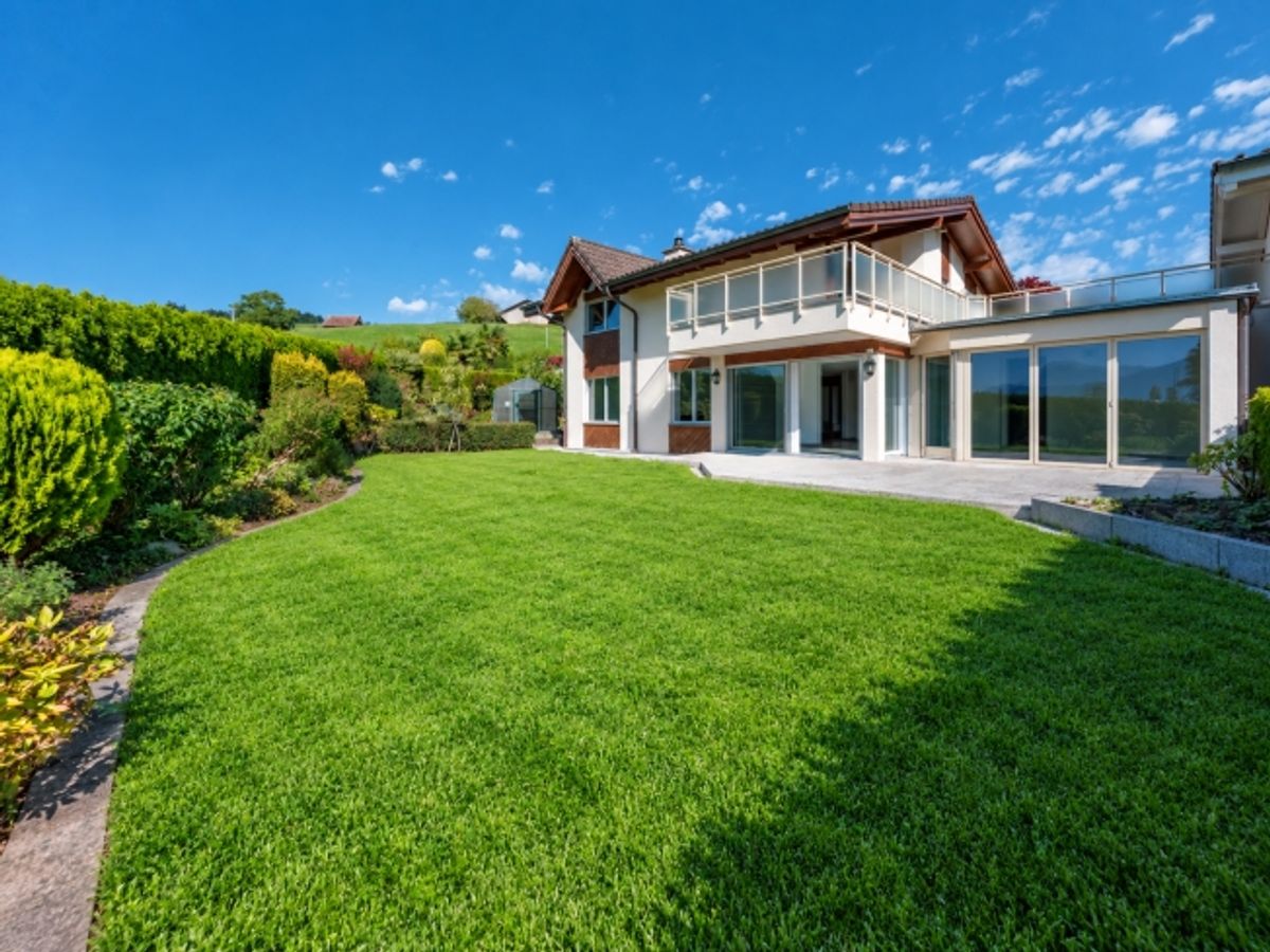 Viel Raum für das Leben – mit Garten, See- und Bergblick - 0