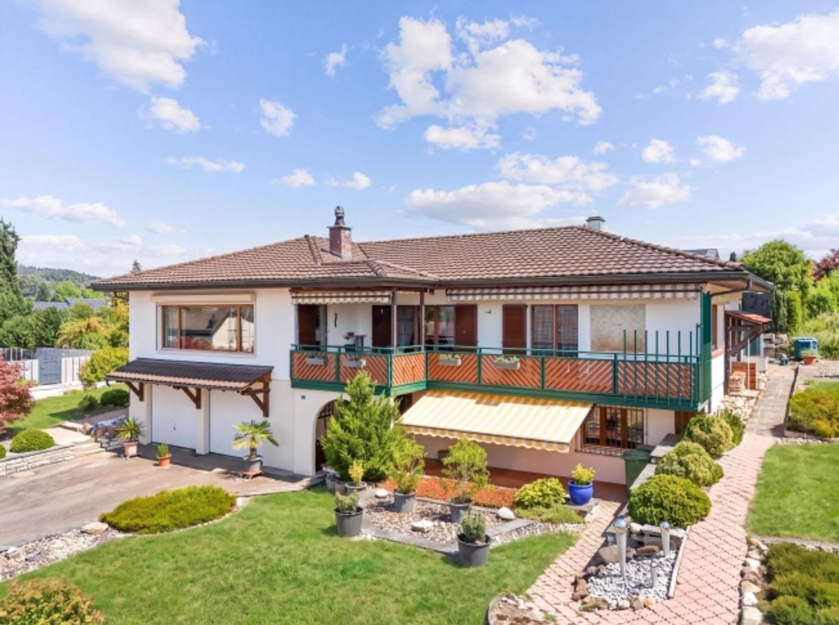 8.5-Zi.-Einfamilienhaus in Obfelden mit Aussicht & Einliegerwohnung potenzial - 0