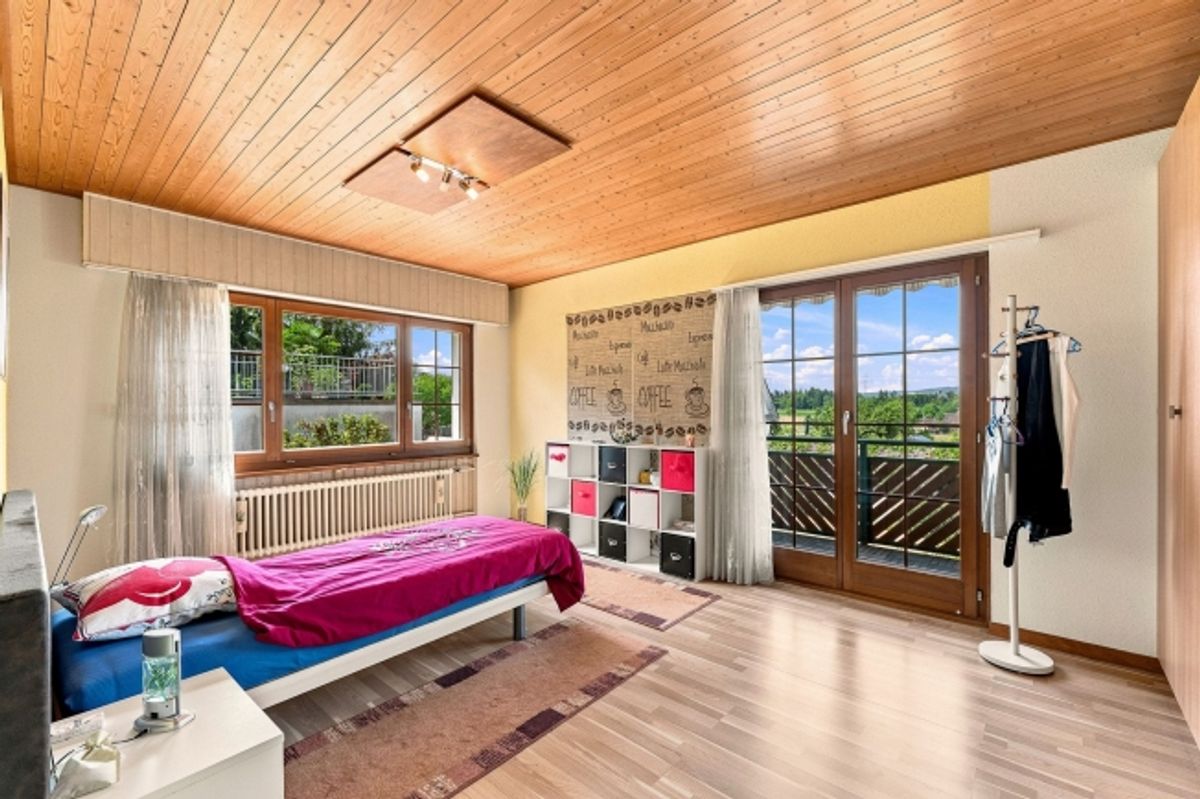 8.5-Zi.-Einfamilienhaus in Obfelden mit Aussicht & Einliegerwohnung potenzial - 10