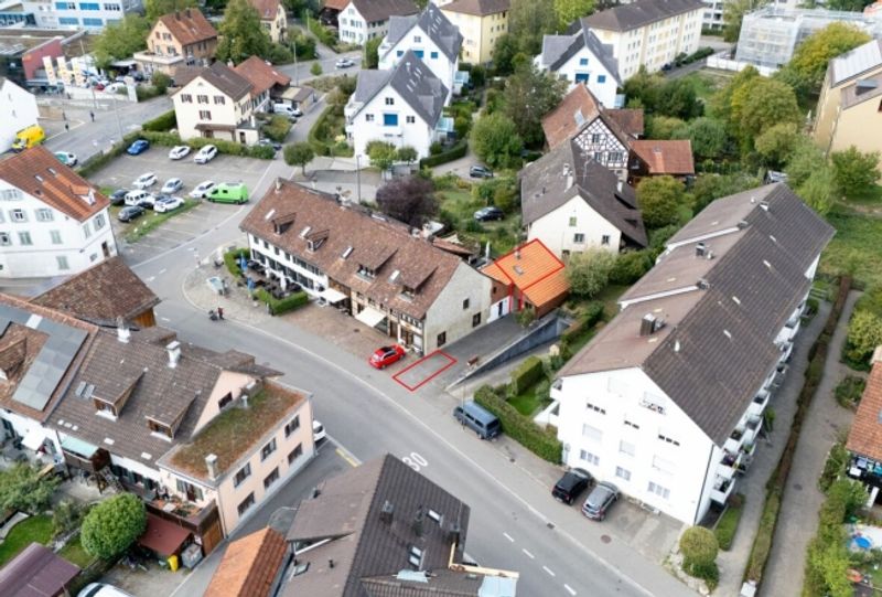 2.5-Zimmer-Maisonettewohnung mit eigenem Sitzplatz und einem Aussenparkplatz - 1