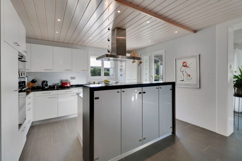 6.5-Zimmer-Einfamilienhaus an zentraler Lage in Thun mit Bergsicht und smartem Energiekonzept - 6