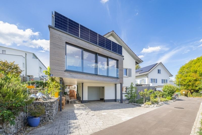 Exklusives Einfamilienhaus mit Pool und Garten - 2