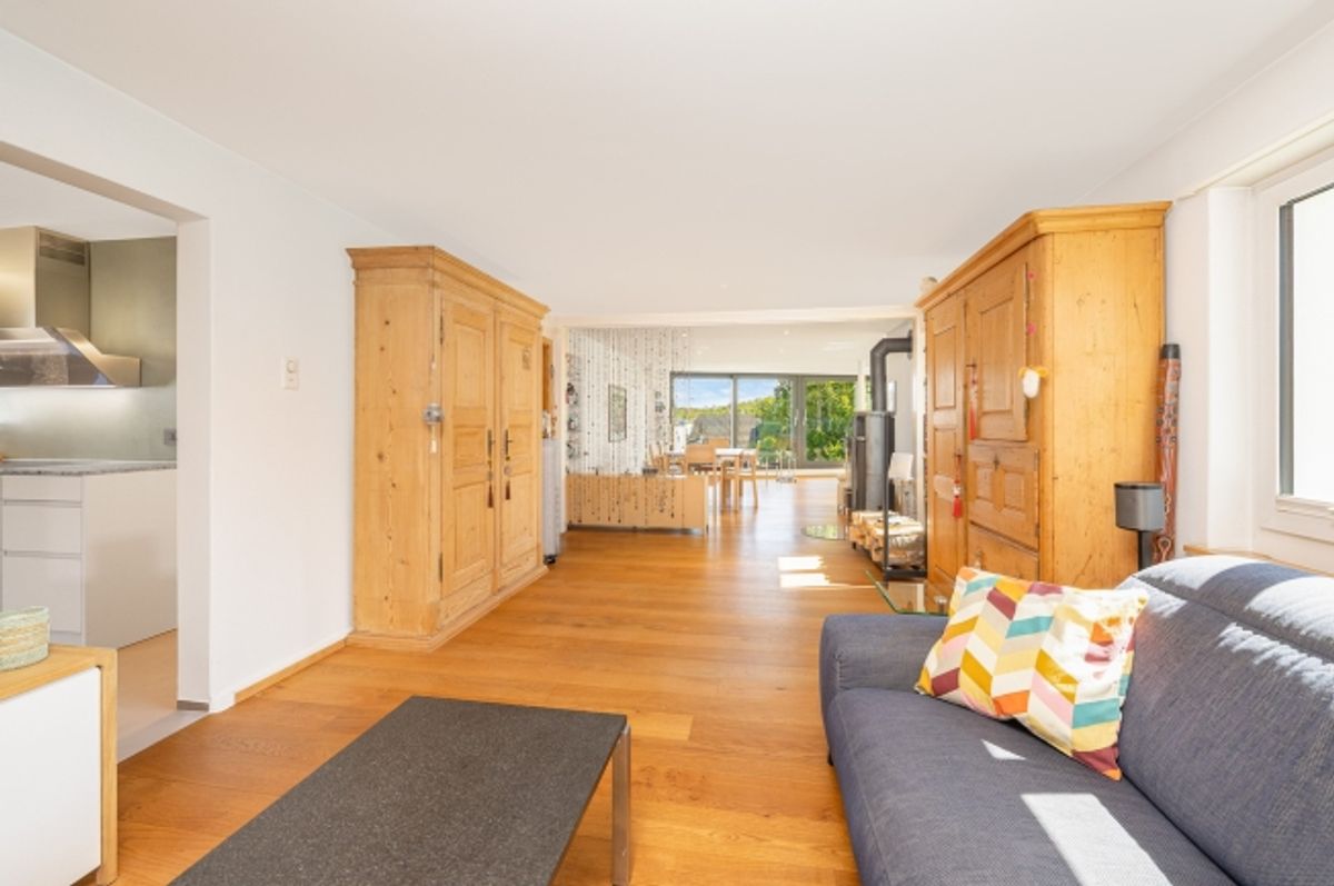Exklusives Einfamilienhaus mit Pool und Garten - 3