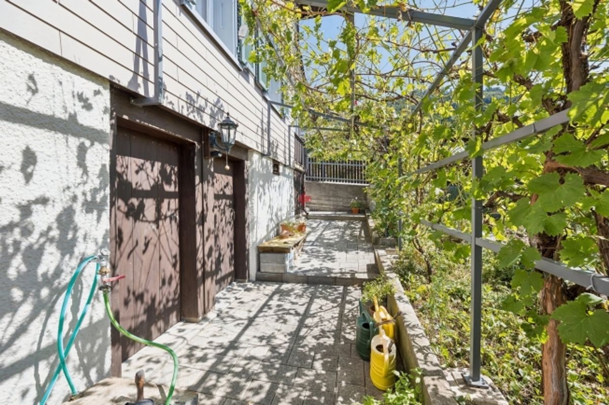 Zweifamilienhaus mit zusätzlichem Ausbaupotenzial - 1