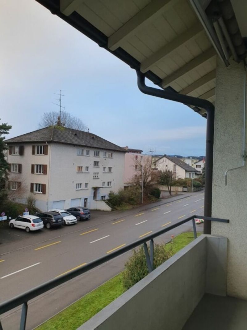 Helle, gut besonnte Wohnung mit Balkon - 2