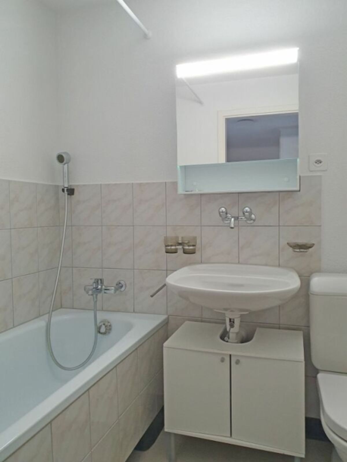Helle, gut besonnte Wohnung mit Balkon - 7