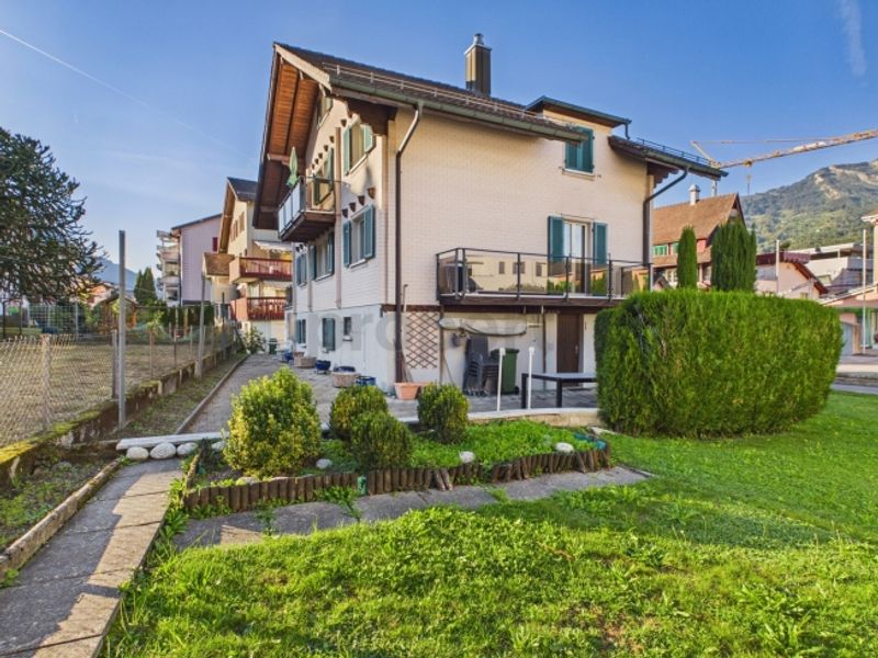 Vielseitiges Zweifamilienhaus, Gestaltungsspielraum & Zentrale Lage - 2