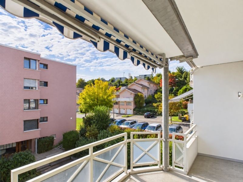 Lichtdurchfluteter Wohnbereich, Gemütlicher Balkon & Zentrale Lage - 8