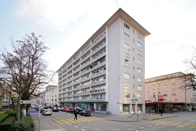 Einstellplätze an idealer Lage - 1