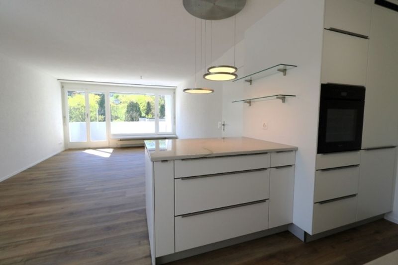 Helle, stilvolle und komplett renovierte 4.5 Zimmer-Wohnung - 4