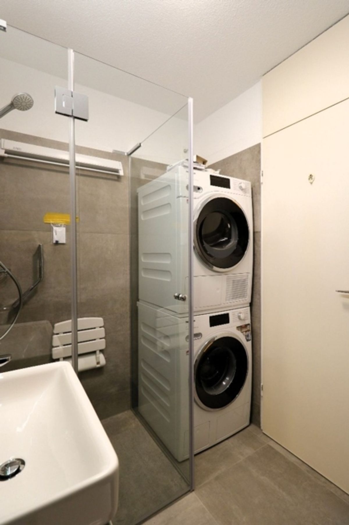 Helle, stilvolle und komplett renovierte 4.5 Zimmer-Wohnung - 7