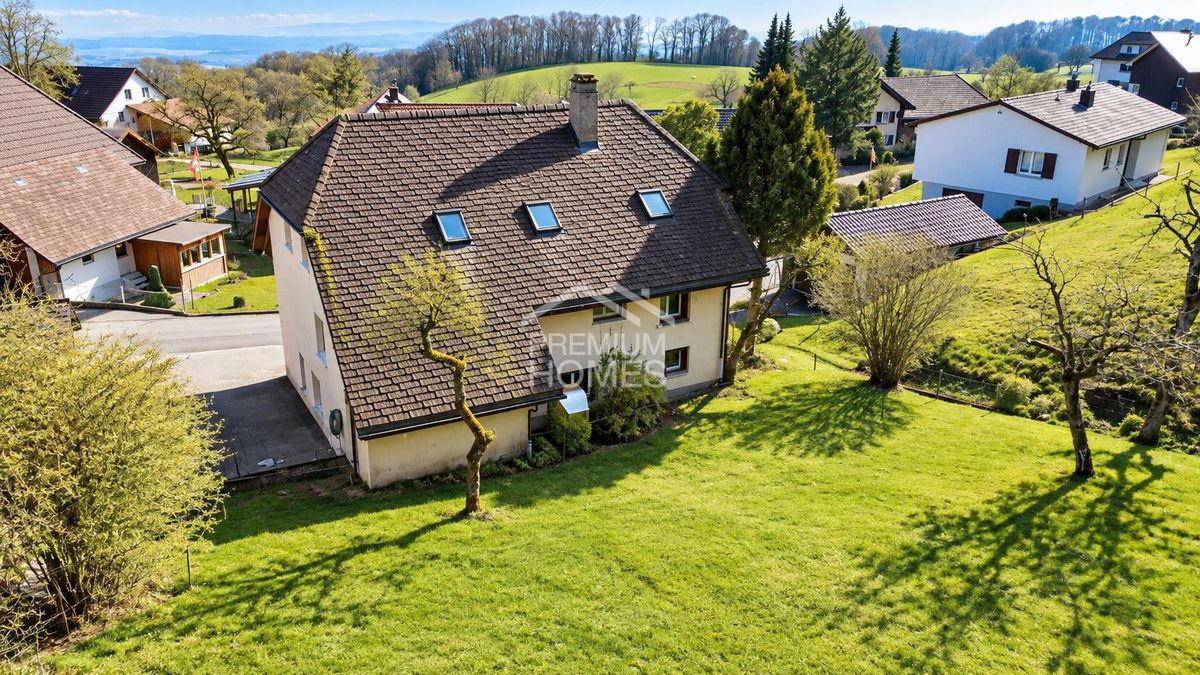Einzigartige Gelegenheit - 3 Wohnungen, viel Land und Panoramaaussicht - 2