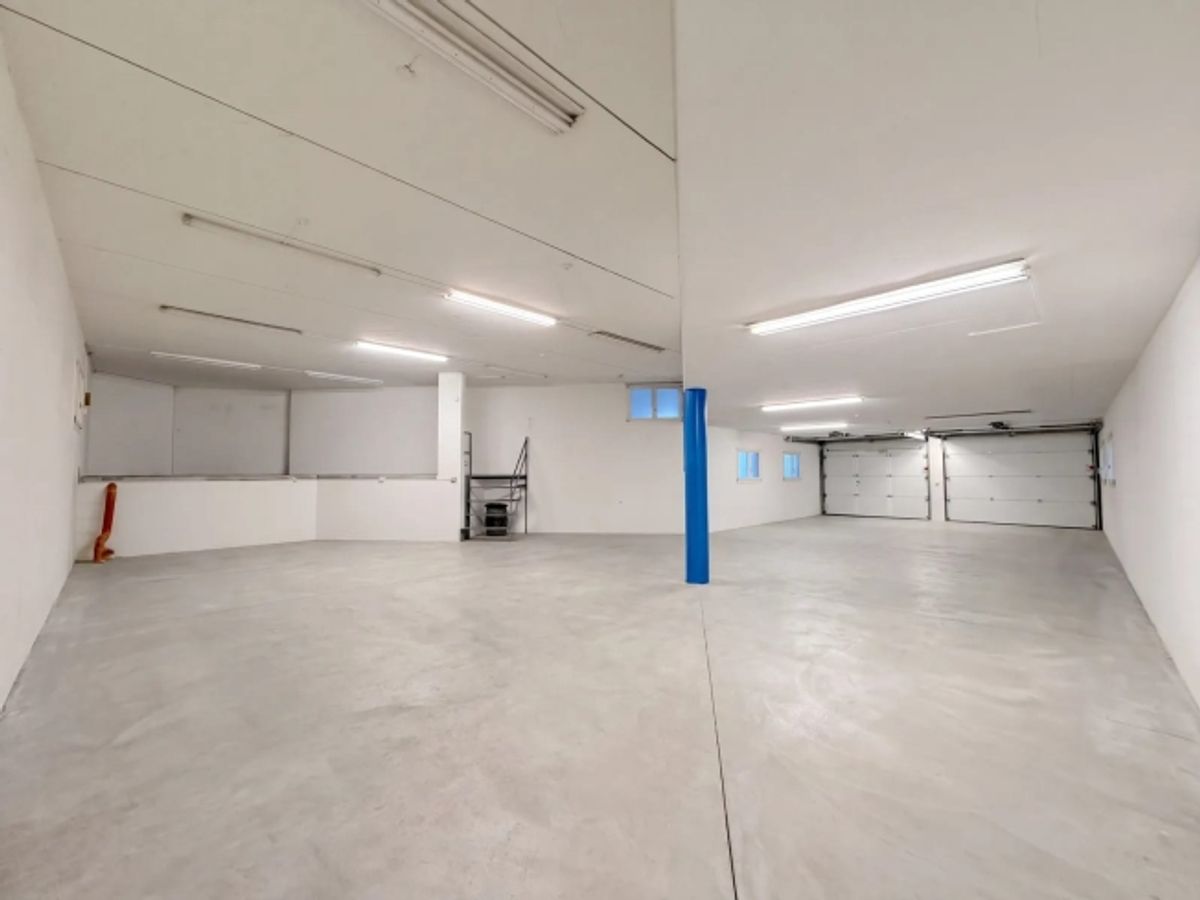 180 m² Lager mit Doppel-Garagentor in Gross mieten - 3