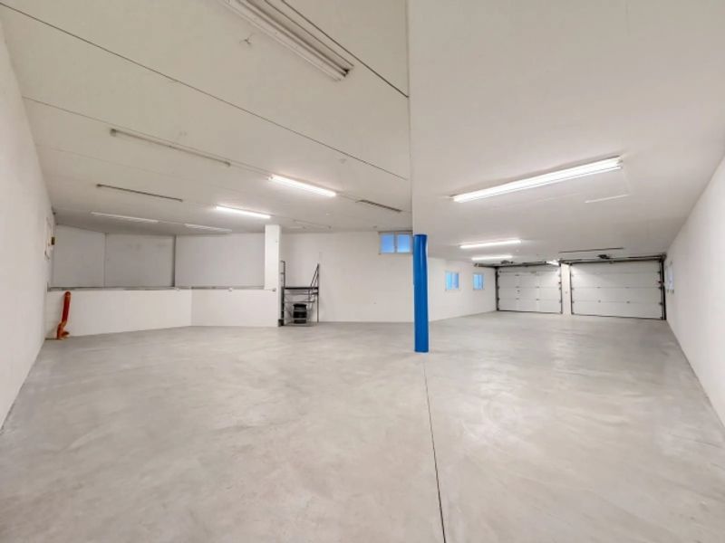 180 m² Lager mit Doppel-Garagentor in Gross mieten - 4