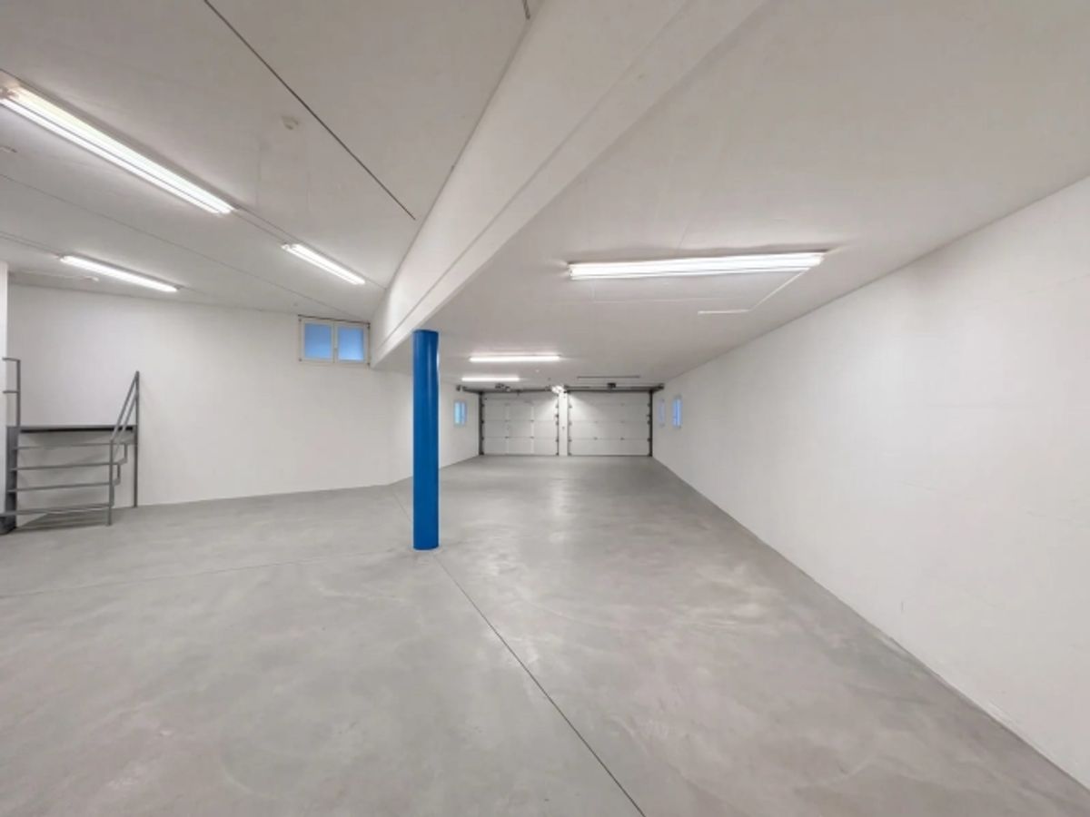 180 m² Lager mit Doppel-Garagentor in Gross mieten - 4