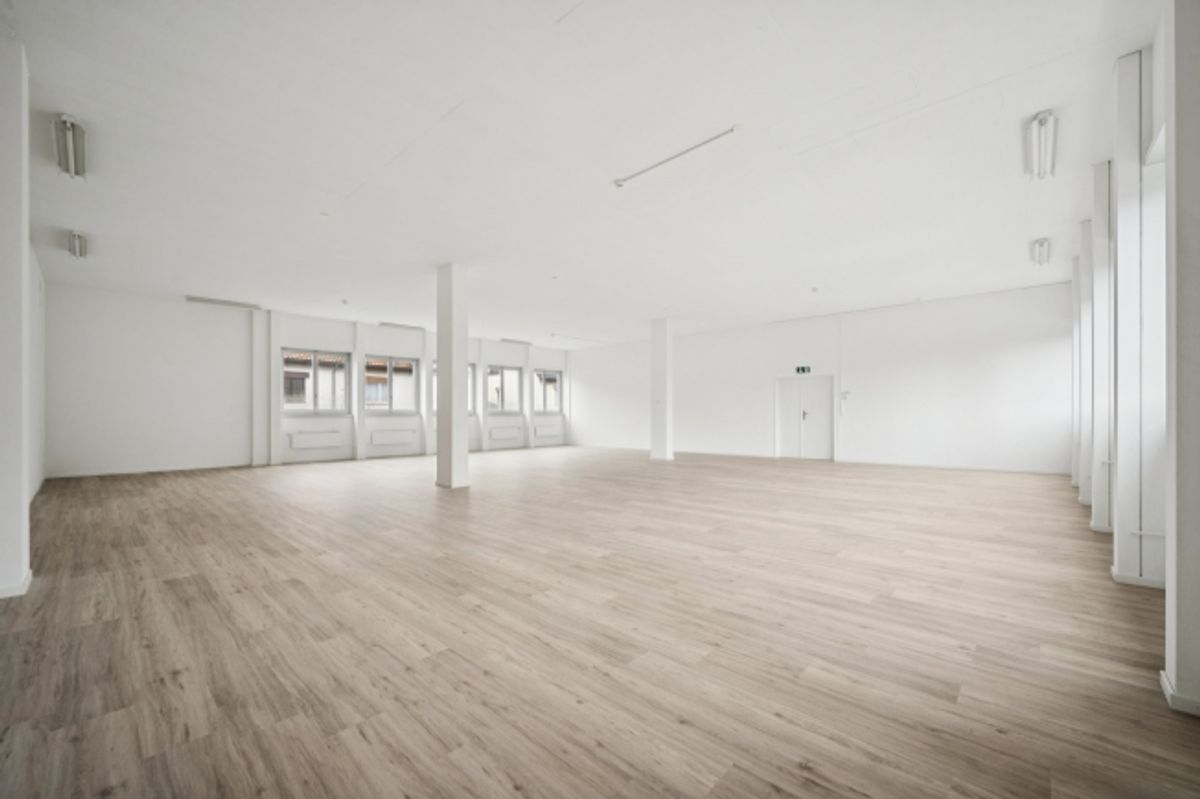 Top-Lage in Dietikon Helle Gewerbefläche mit 200 m² für stilles Gewerbe - 1
