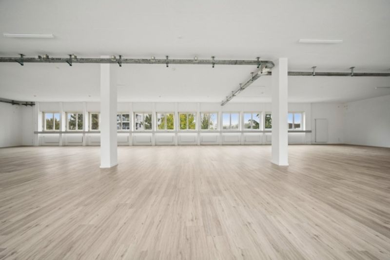 Grosszügige und lichtdurchflutete Gewerbefläche mit 392 m² in Dietikon - 4