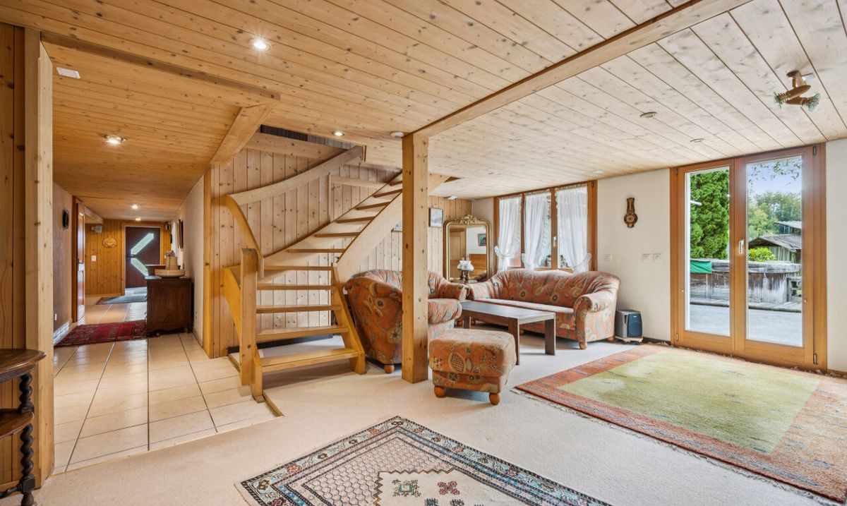Freistehendes Einfamilienhaus mit viel Land und Potenzial - 3