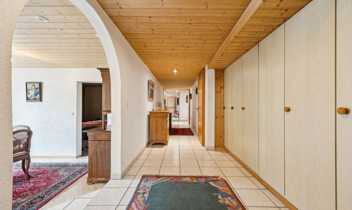 Freistehendes Einfamilienhaus mit viel Land und Potenzial - 4