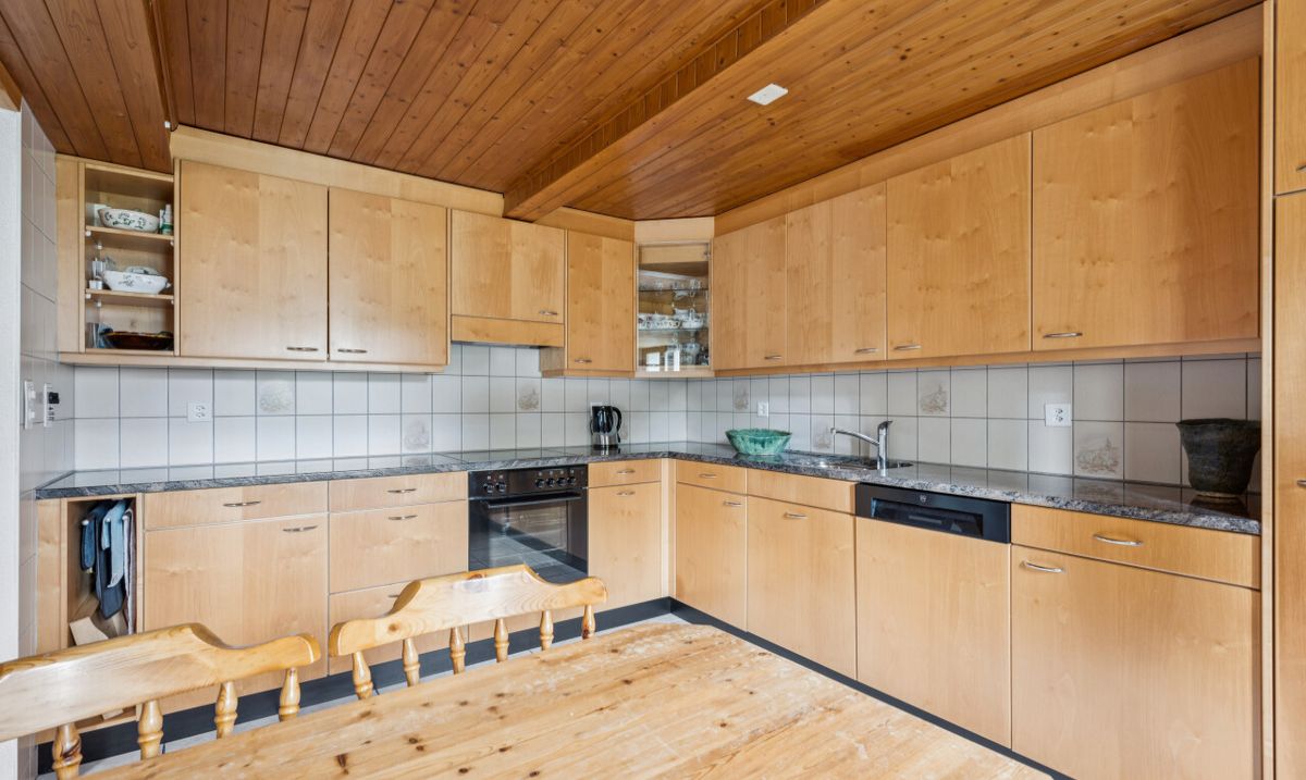Freistehendes Einfamilienhaus mit viel Land und Potenzial - 6