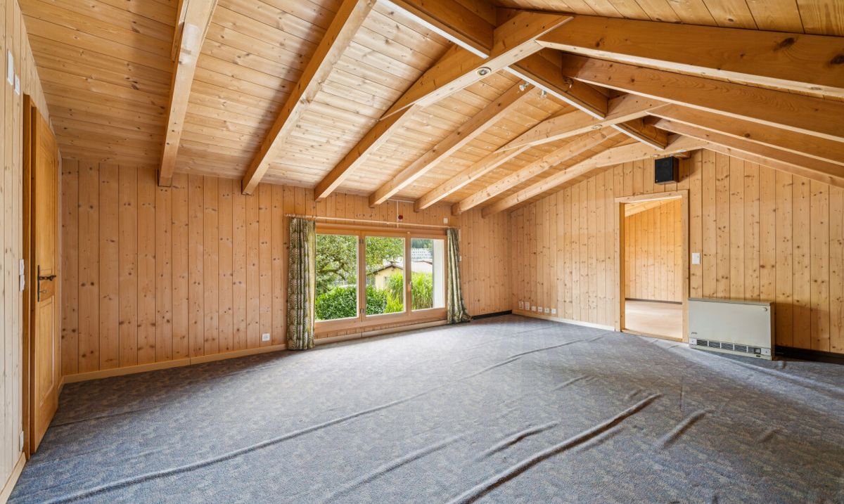 Freistehendes Einfamilienhaus mit viel Land und Potenzial - 8