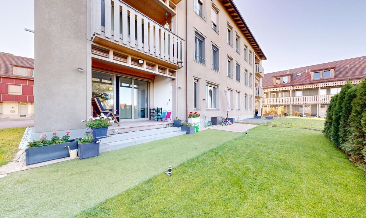 Moderne 5.5-Zimmer-Gartenwohnung an familienfreundlicher Lage - 0