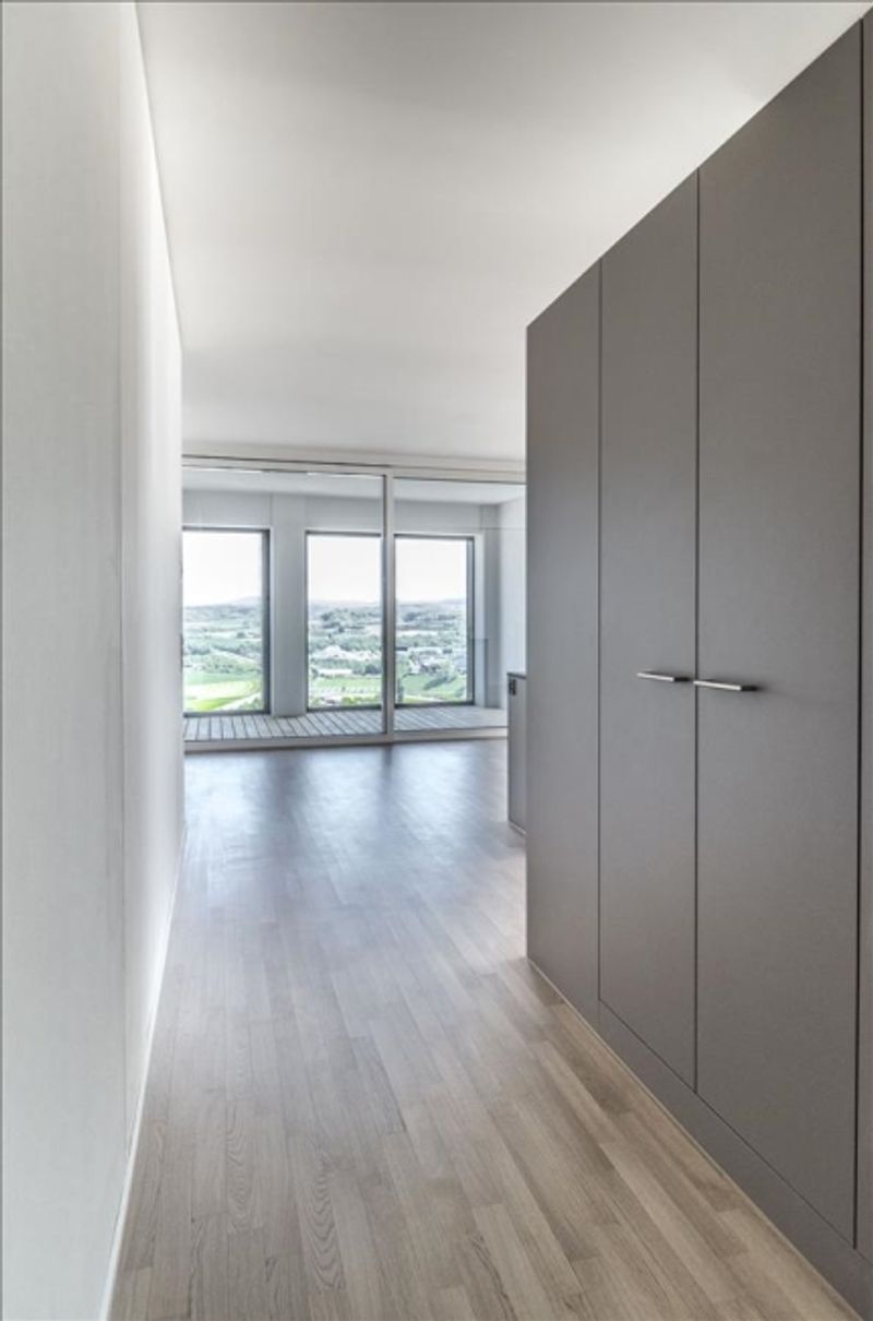 Exklusive 3.5 Zimmerwohnung im Ceres Tower mit tollem Ausblick - 2