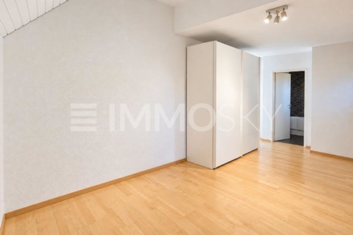 Exklusiver Wohntraum auf zwei Ebenen mit Balkon in Herrliberg - 4
