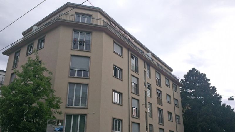 2-Zimmer-Wohnung im ersten Stock, die für Rentner reserviert ist. - 1