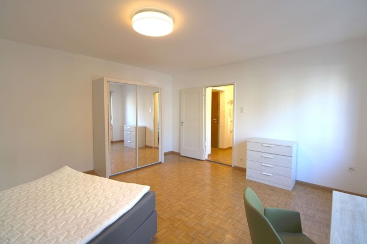 Furnished room in modernised apartment in a top location - 3