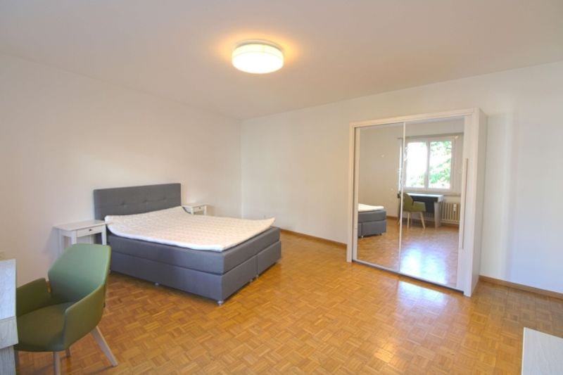 Furnished room in modernised apartment in a top location - 1