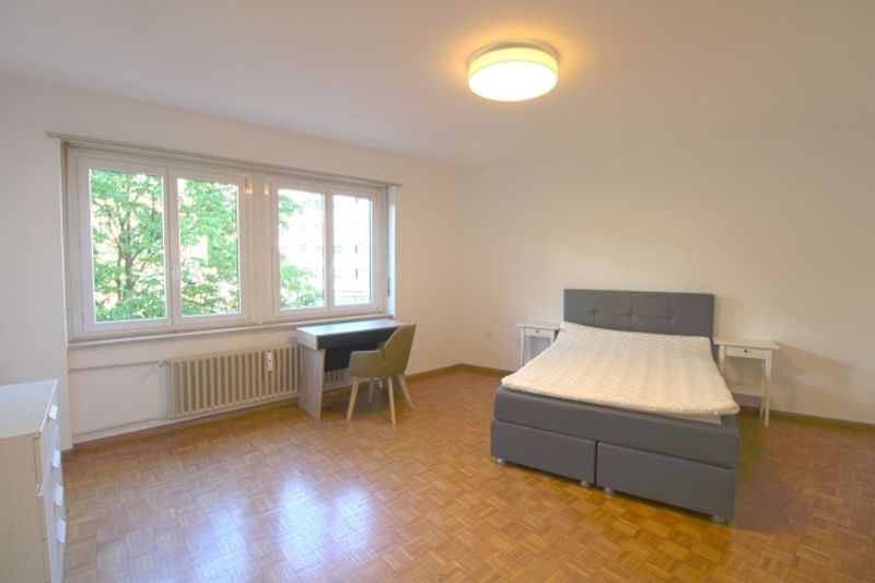 Furnished room in modernised apartment in a top location - 2