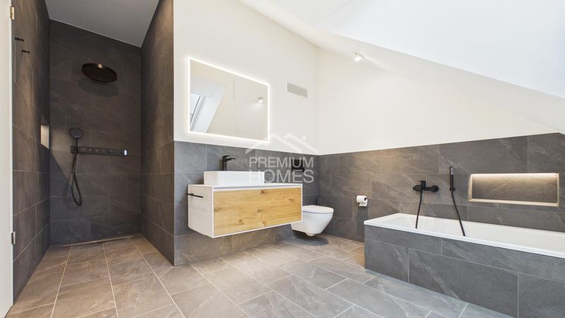 MODERNE ATTIKAWOHUNG MIT TRAUMHAFTER BERGKULISSE - 10