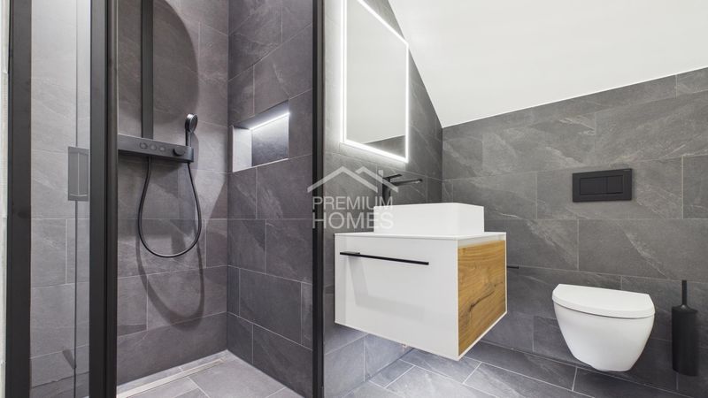 MODERNE ATTIKAWOHUNG MIT TRAUMHAFTER BERGKULISSE - 11
