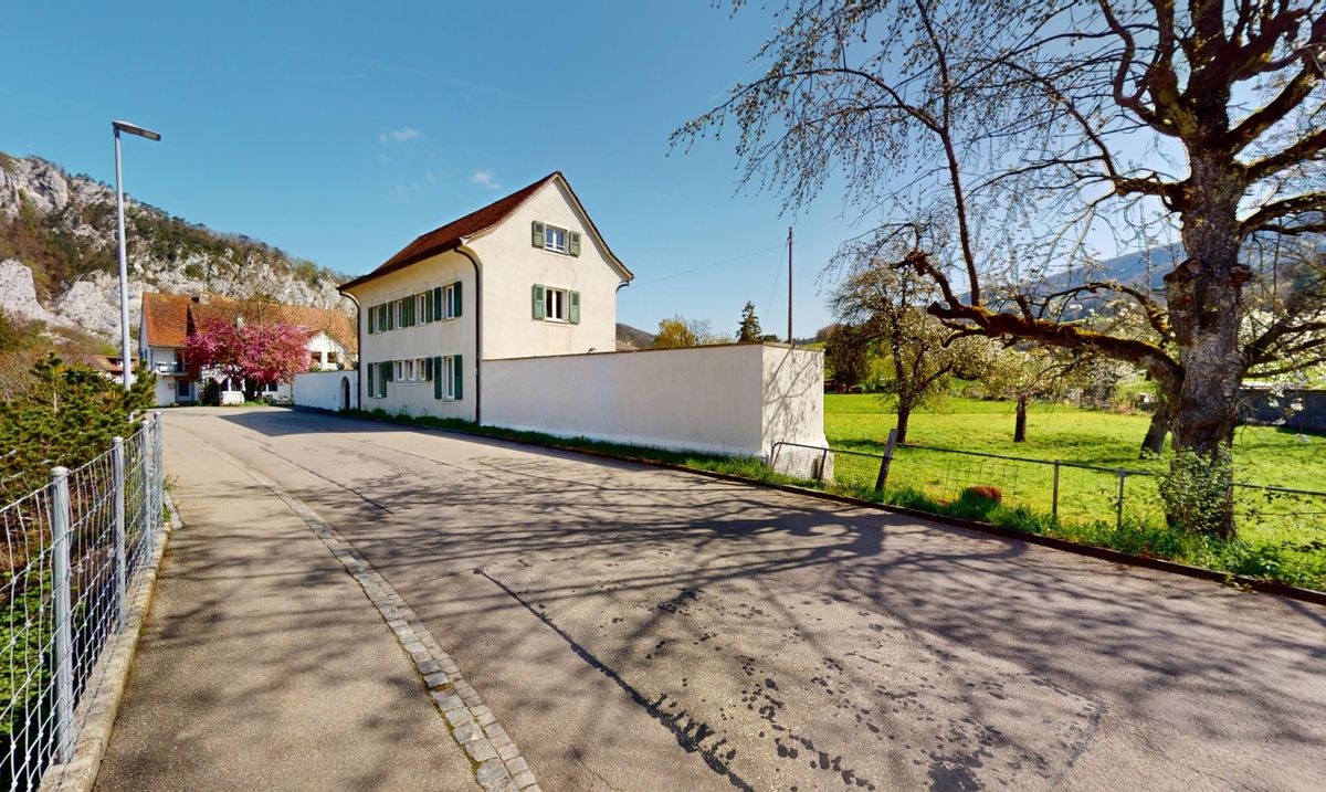 Einfamilienhaus mit herrlicher Aussicht und grossem Garten - 0