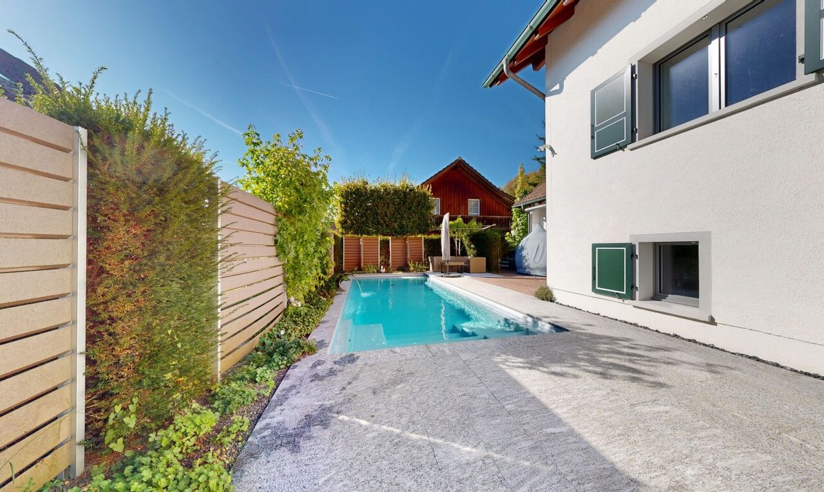 Exklusives 6,5-Zimmer-EFH mit Swimmingpool & traumhafter Gartenanlage - 1