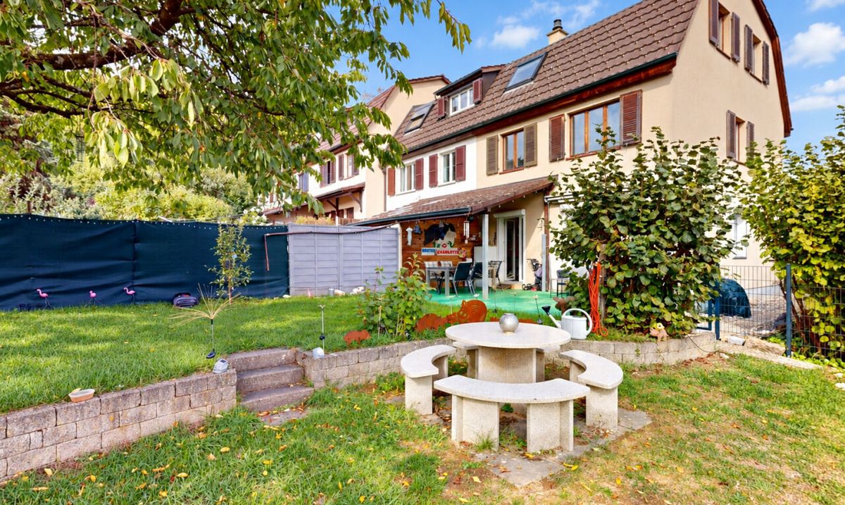 5.5-Zimmer-Reiheneckhaus mit grosszügigem Garten und Weitblick - 0