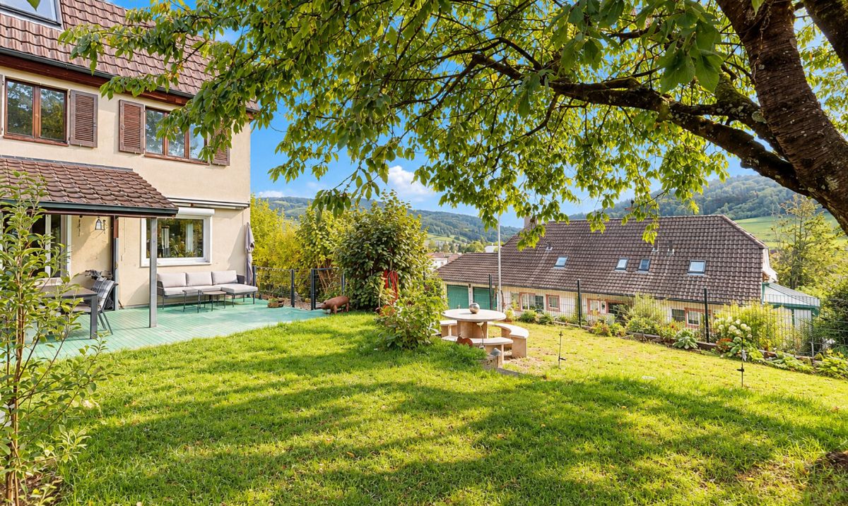5.5-Zimmer-Reiheneckhaus mit grosszügigem Garten und Weitblick - 2