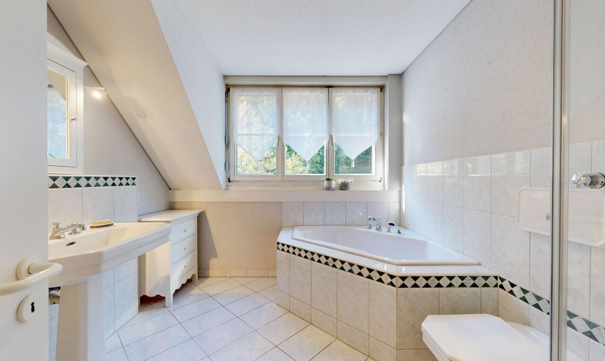 Lichtdurchflutete 5.5-Zimmer-Maisonette mit Galerie und Balkon - 9