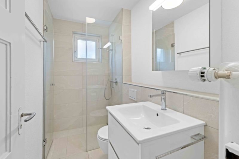 Familienfreundliches Reihenmittelhaus an Privatstrasse (Wohnstrasse) - 8